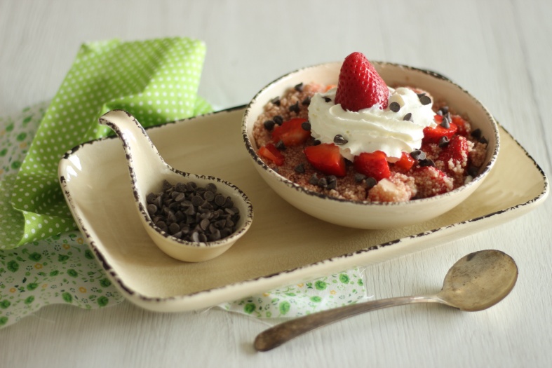Semifreddo primaverile con couscous, frutta e crema di ricotta