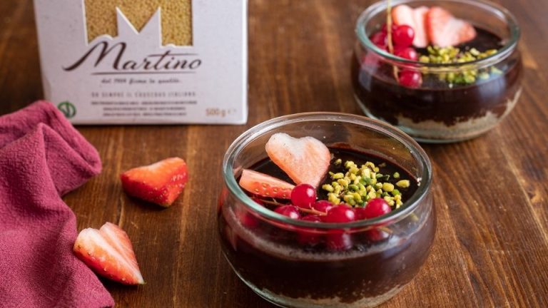 Dessert di couscous al cioccolato fondente e pistacchio